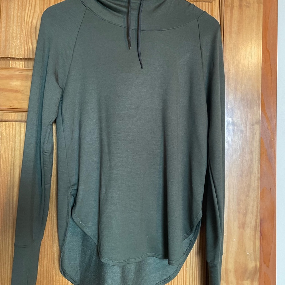 Athletic hooded top
